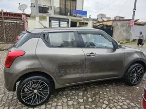 Suzuki Swift 2022 Gray
