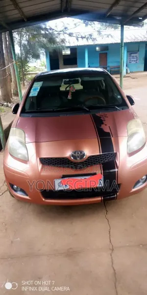 Toyota Yaris 2010 Gold