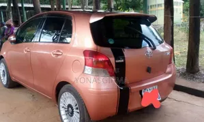 Toyota Yaris 2010 Gold