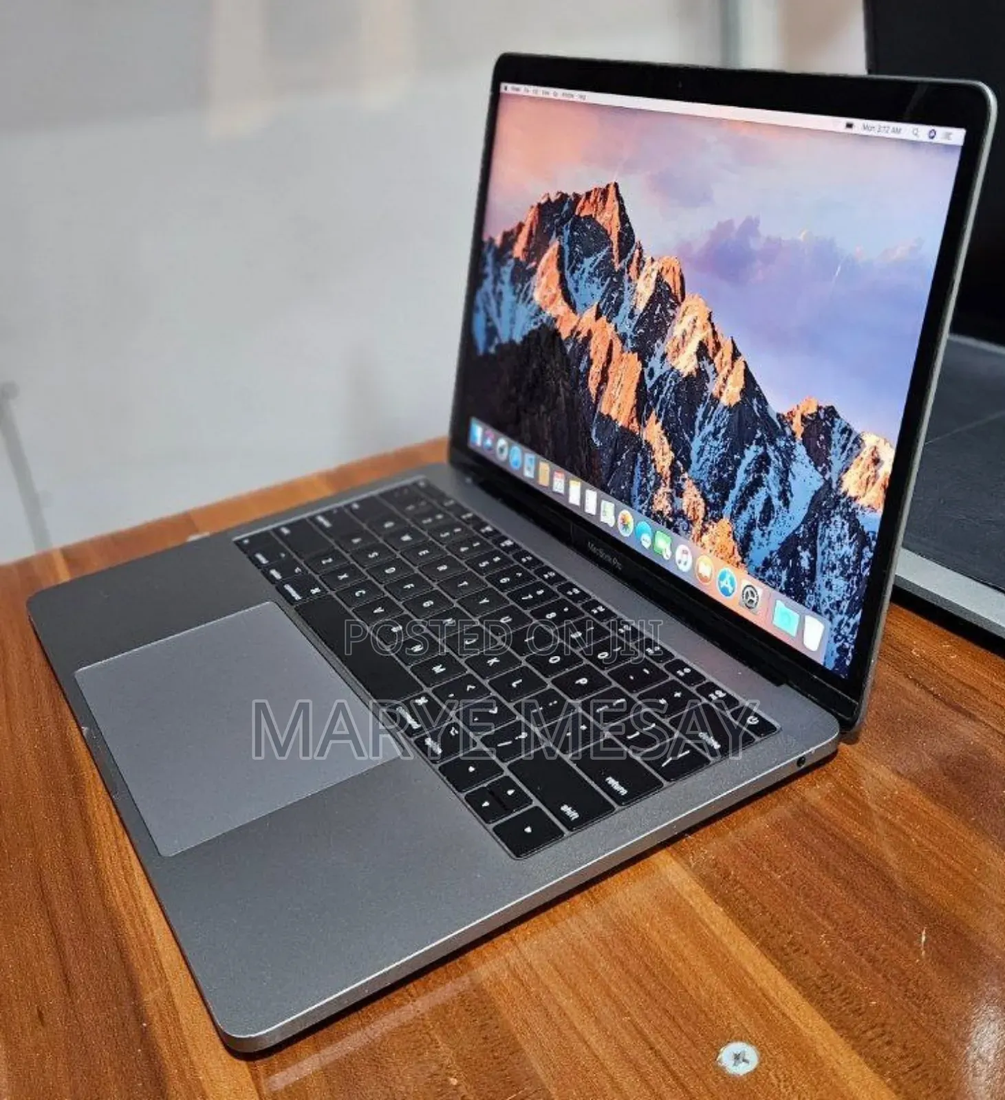 New Laptop Apple MacBook Pro 2017 8GB Intel Core i5 SSD 256GB