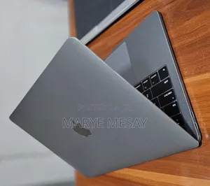 New Laptop Apple MacBook Pro 2017 8GB Intel Core i5 SSD 256GB
