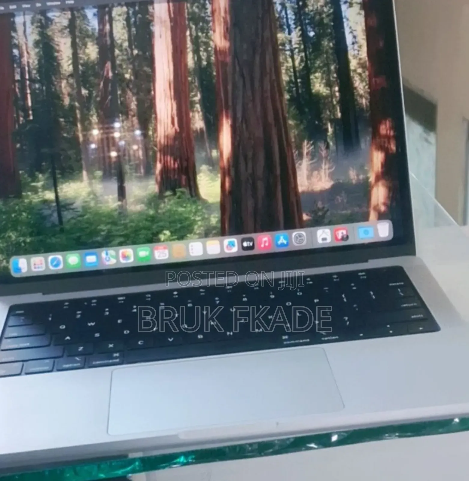 New Laptop Apple MacBook Pro M1 16GB Apple M1 Pro SSD 512GB