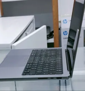 New Laptop Apple MacBook Pro 2021 M1 16GB Apple M1 Pro SSD 1T