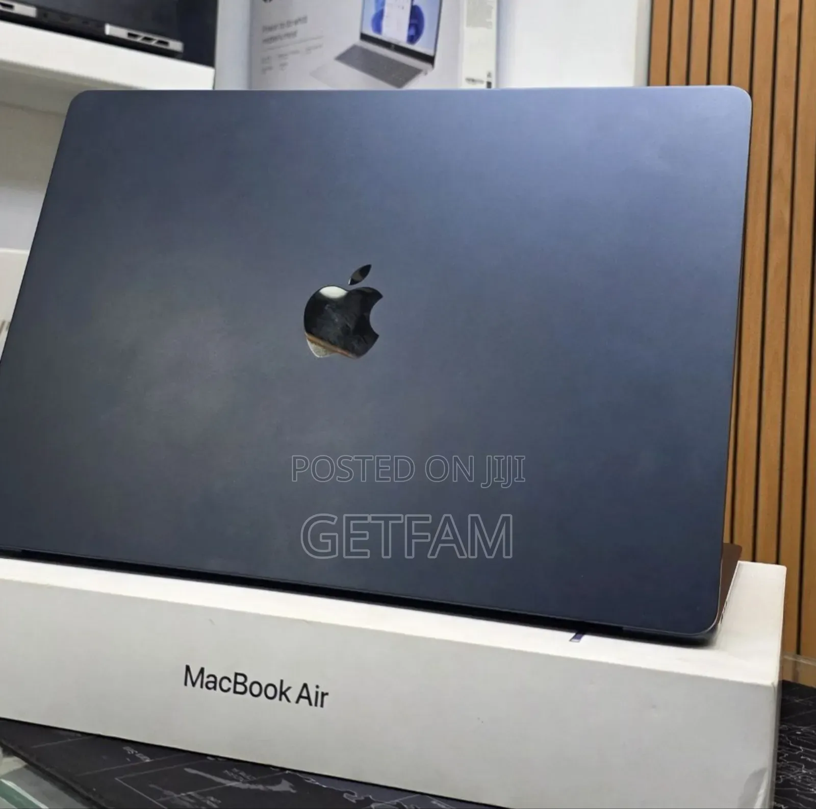 New Laptop Apple MacBook Air 2025 M4 13-inch 16GB Apple M4 SSD 256GB