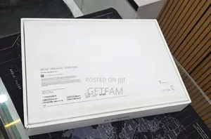 New Laptop Apple MacBook Air 2025 M4 13-inch 16GB Apple M4 SSD 256GB