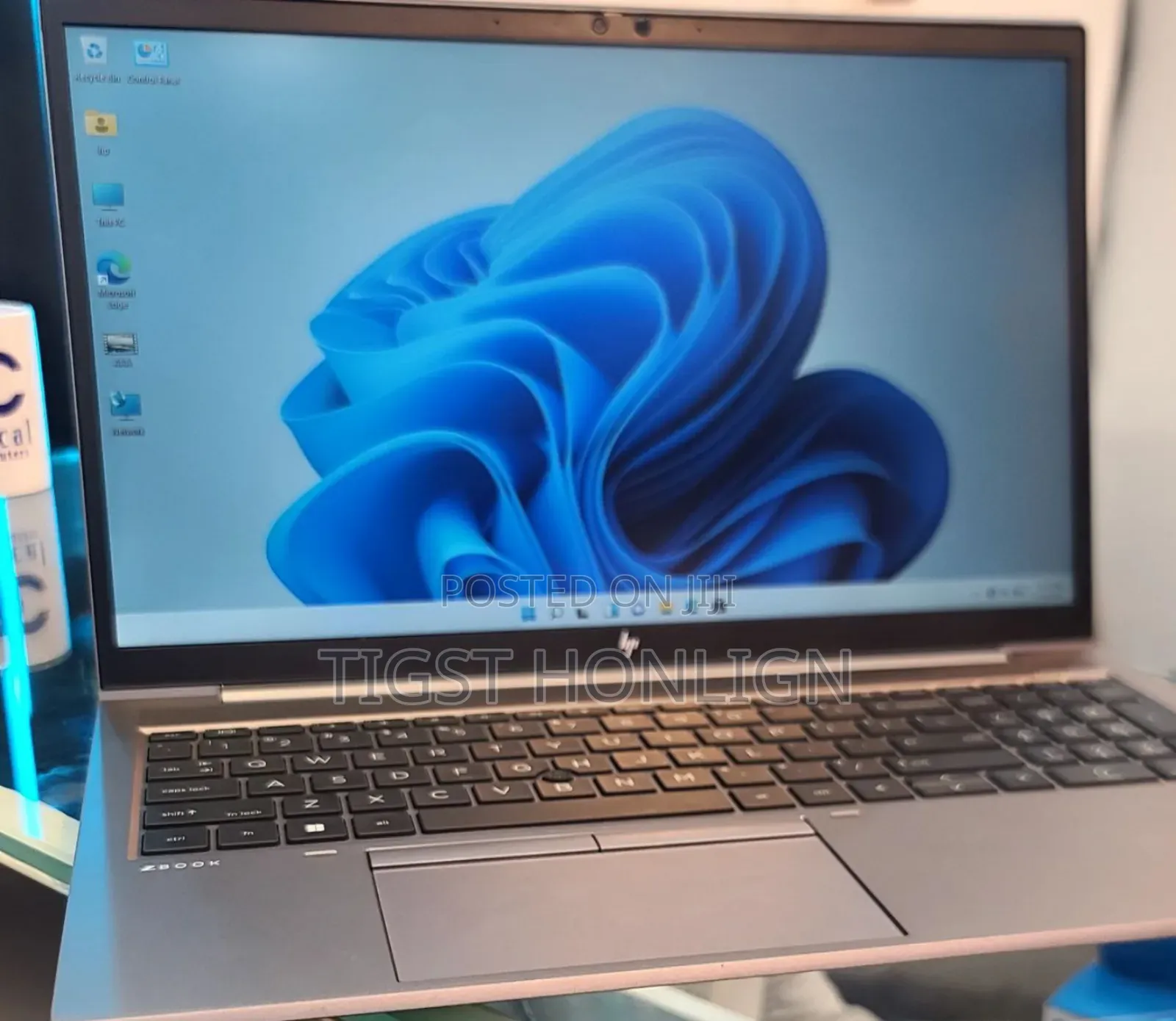 New Laptop HP ZBook Firefly G8 16GB Intel Core i7 SSD 512GB