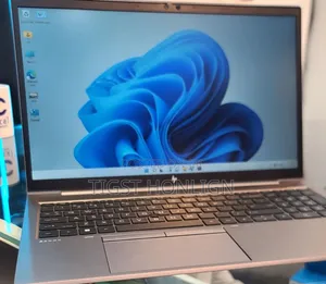New Laptop HP ZBook Firefly G8 16GB Intel Core i7 SSD 512GB