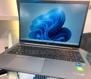 New Laptop HP ZBook Firefly G8 16GB Intel Core i7 SSD 512GB