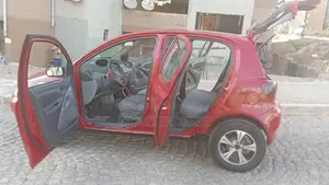 Toyota Vitz 1999 Red