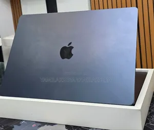 New Laptop Apple MacBook Air 2025 M4 15-inch 16GB Apple M3 SSD 256GB