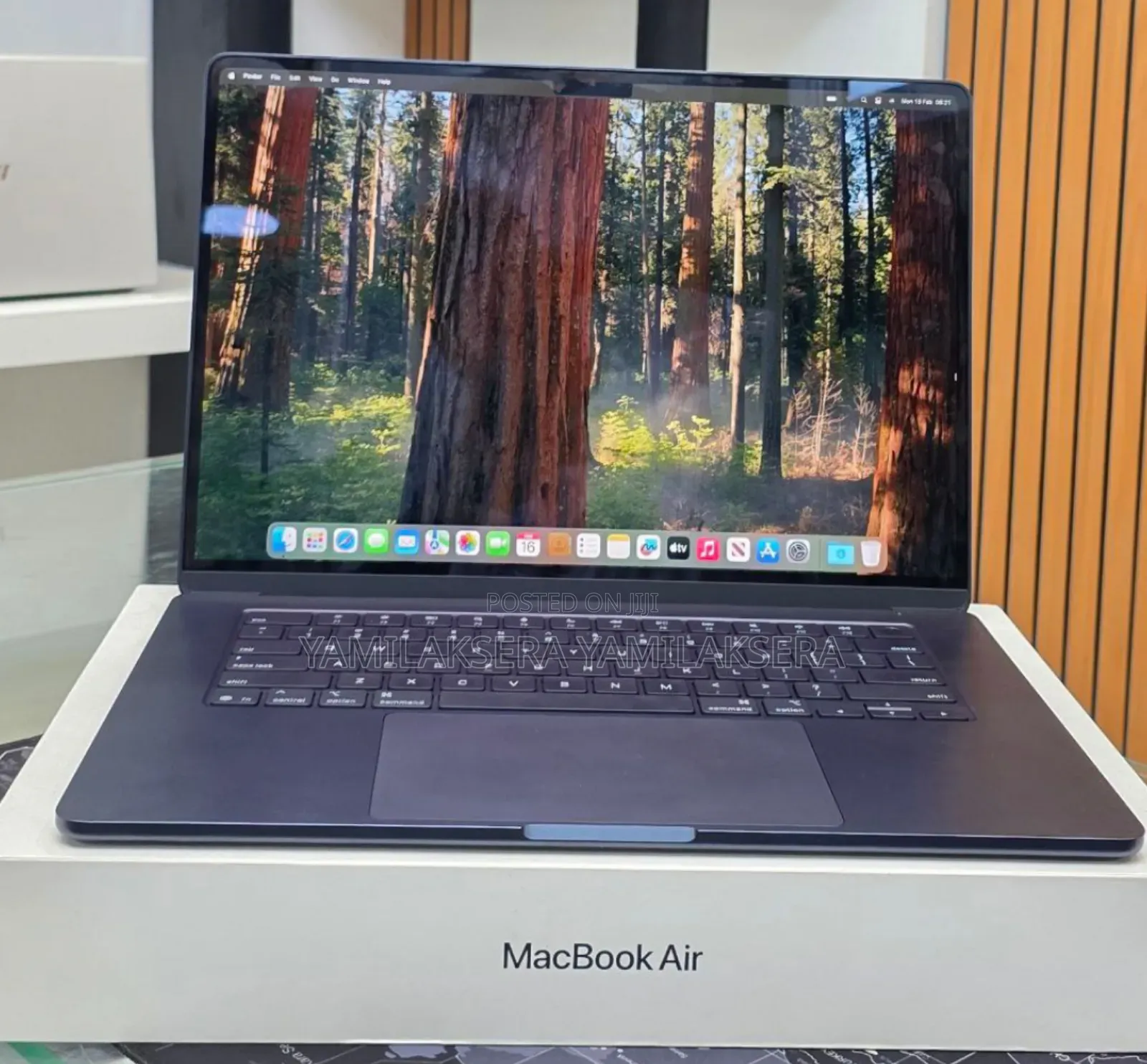 New Laptop Apple MacBook Air 2025 M4 15-inch 16GB Apple M3 SSD 256GB