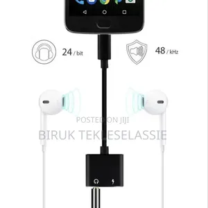 Usb-C to 3.5mm Headphone + Charger Adapter