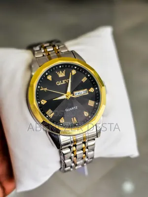 Olevs Men's Two-Tone Luxury Quartz Wristwatch a Black Dial, Gold-Toned