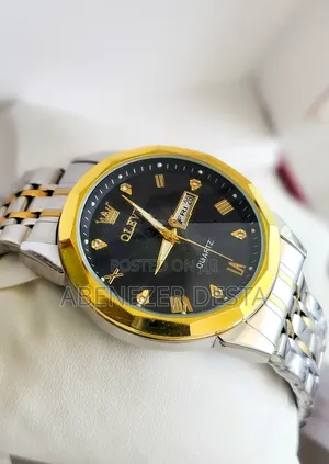 Olevs Men's Two-Tone Luxury Quartz Wristwatch a Black Dial, Gold-Toned