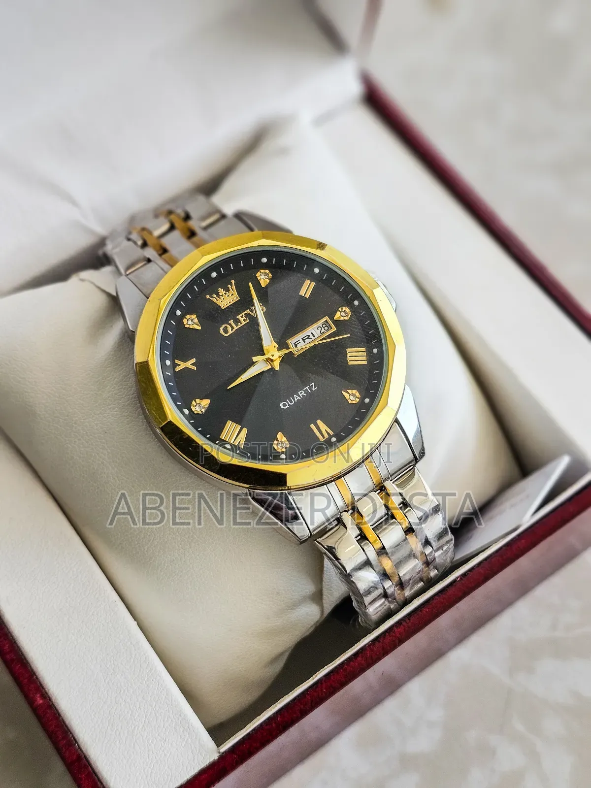 Olevs Men's Two-Tone Luxury Quartz Wristwatch a Black Dial, Gold-Toned