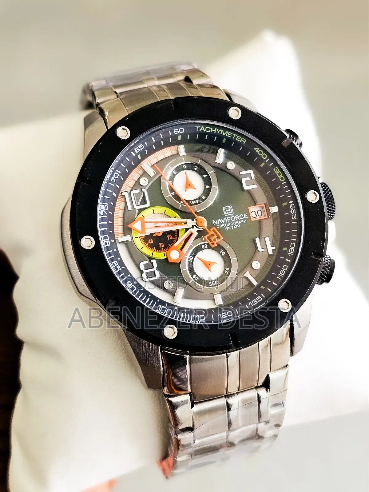 Naviforce Nf8056 Chronograph Watch Featuring a Stainless Steel Strap
