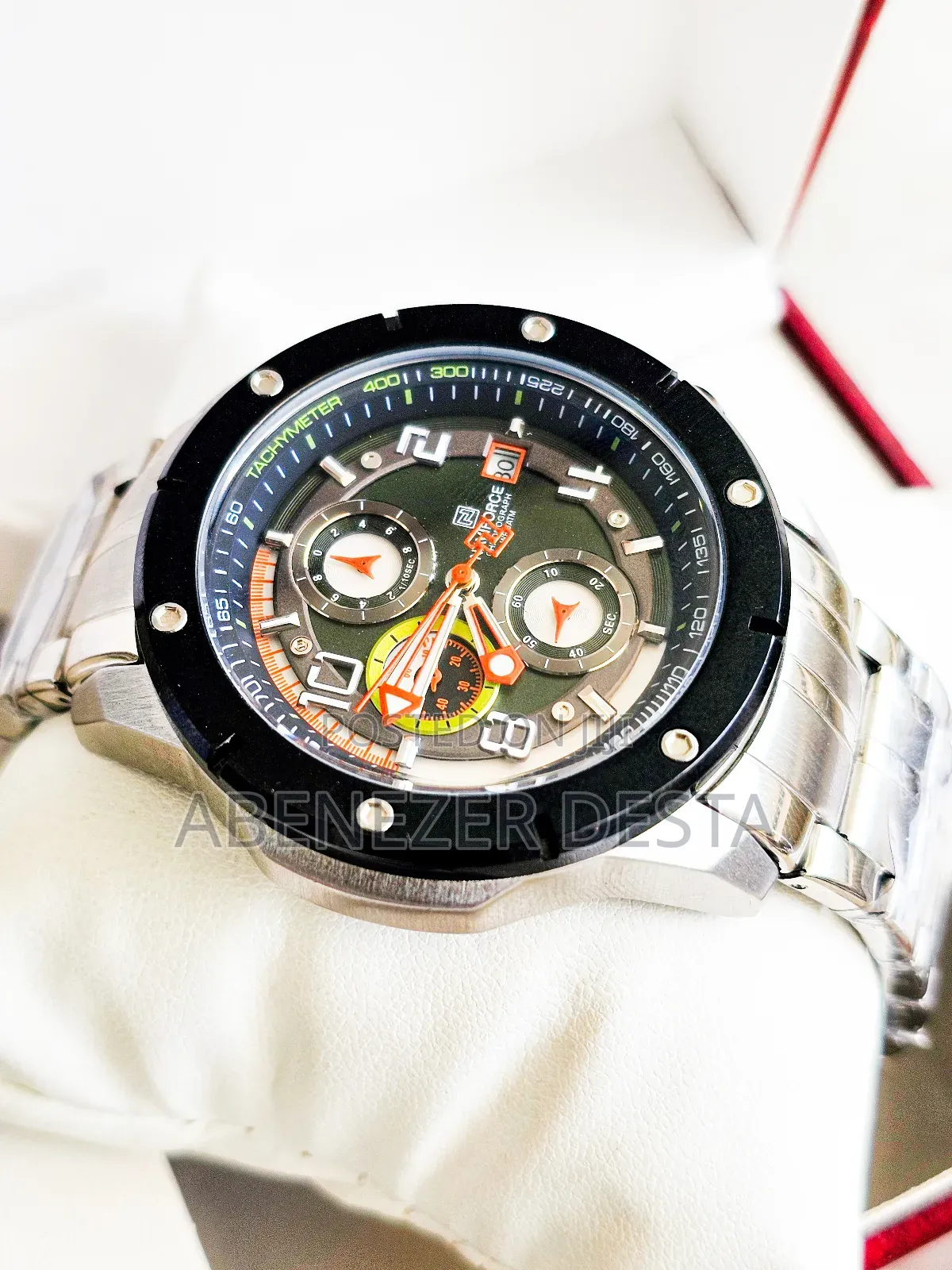 Naviforce Nf8056 Chronograph Watch Featuring a Stainless Steel Strap