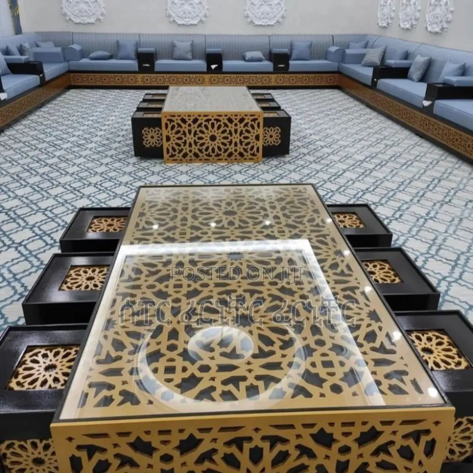 Superior Arebiyan Mejlis With Teble