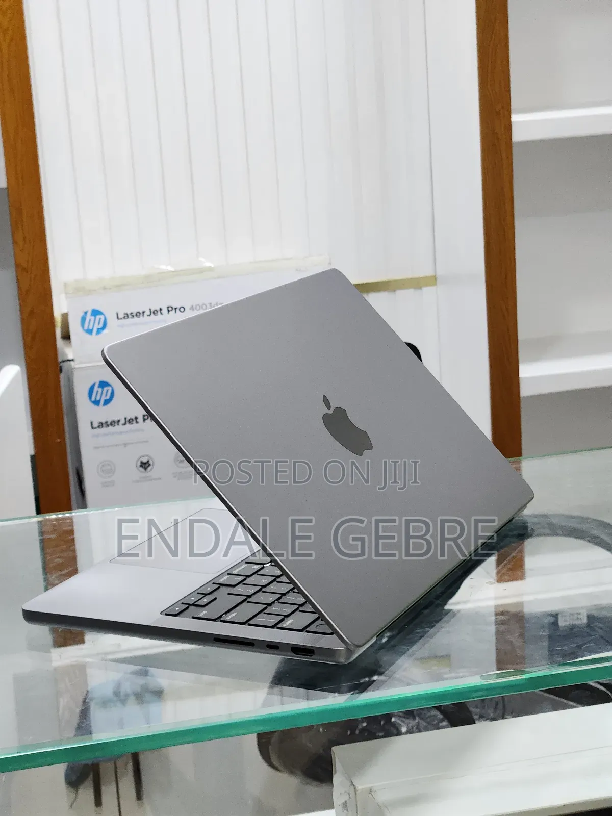 New Laptop Apple MacBook Pro M1 16GB Apple M1 Pro SSD 512GB