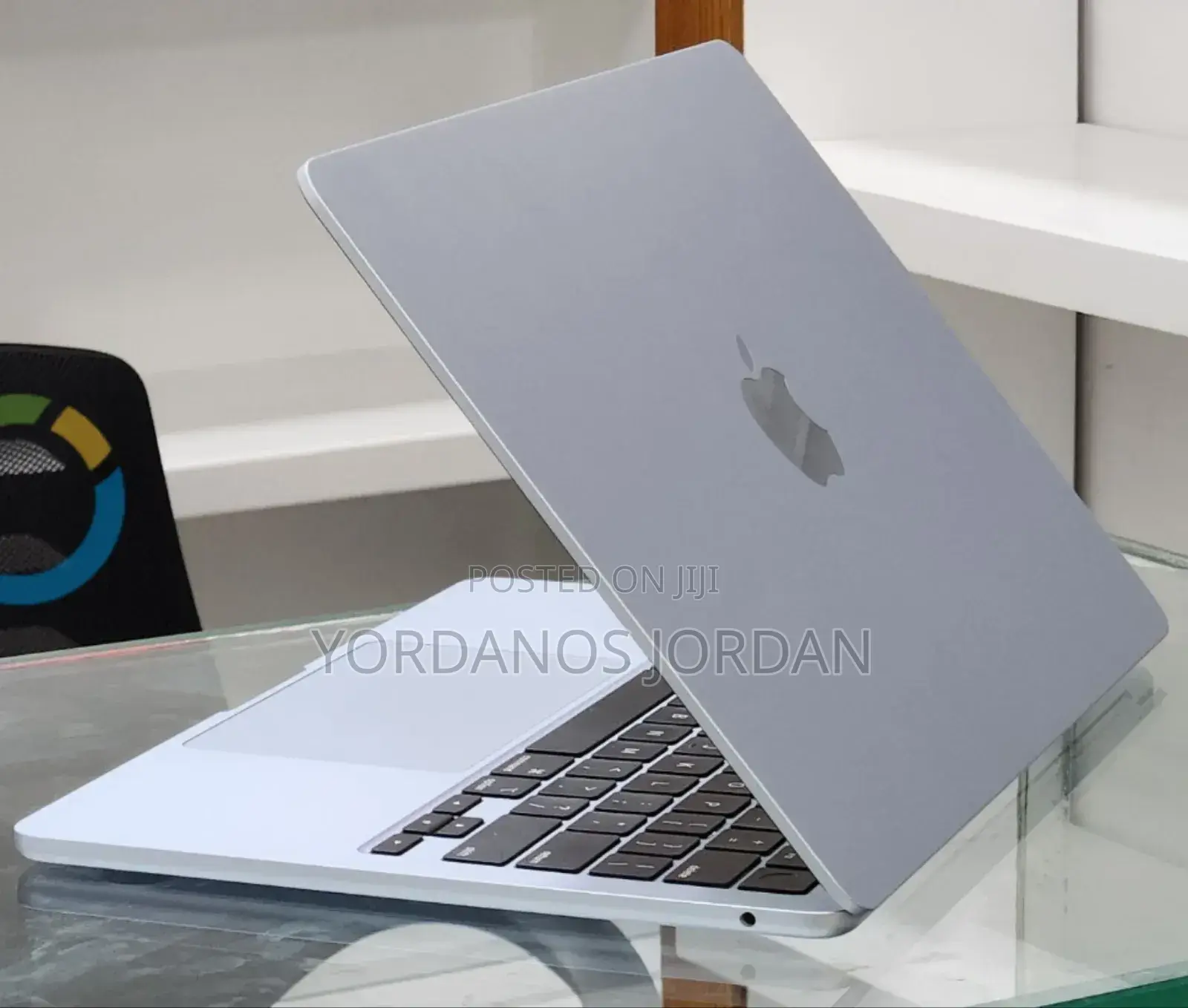 New Laptop Apple MacBook Air 2025 M4 13-inch 16GB Apple M4 SSD 256GB