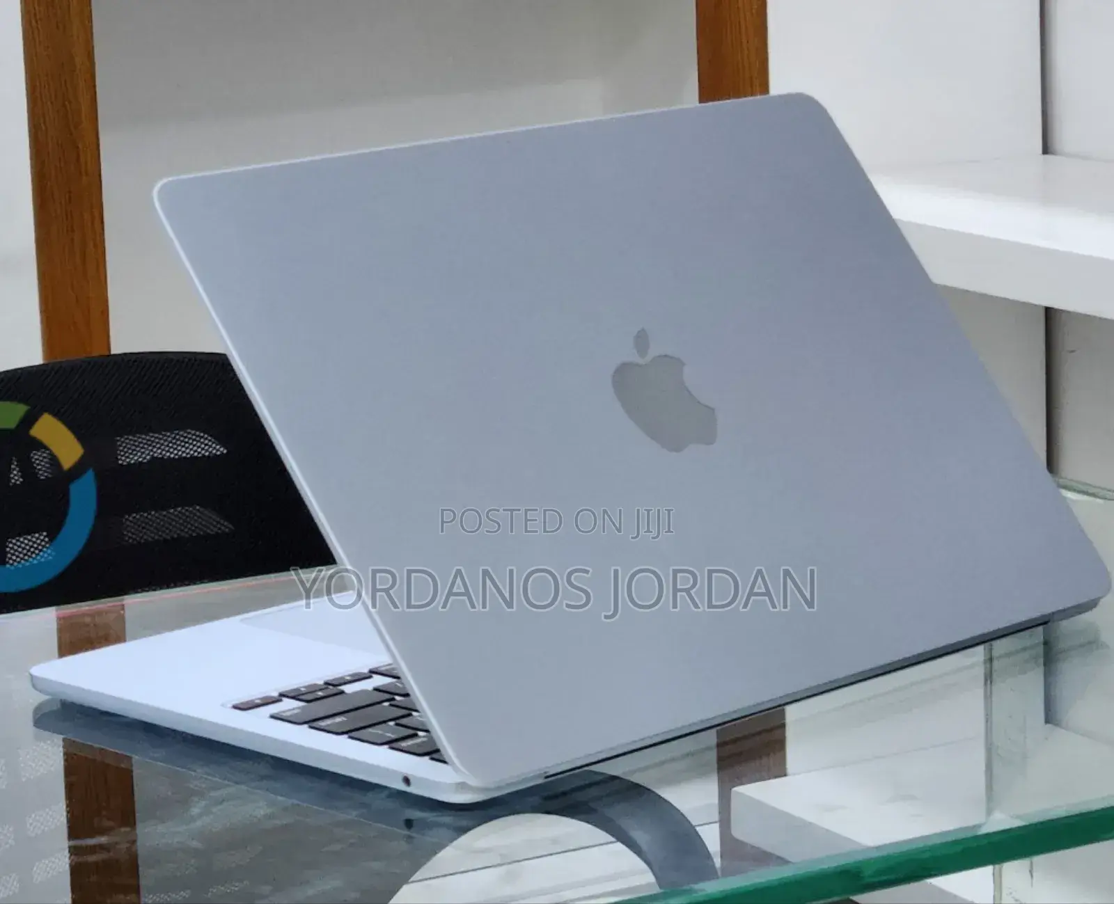 New Laptop Apple MacBook Air 2025 M4 13-inch 16GB Apple M4 SSD 256GB