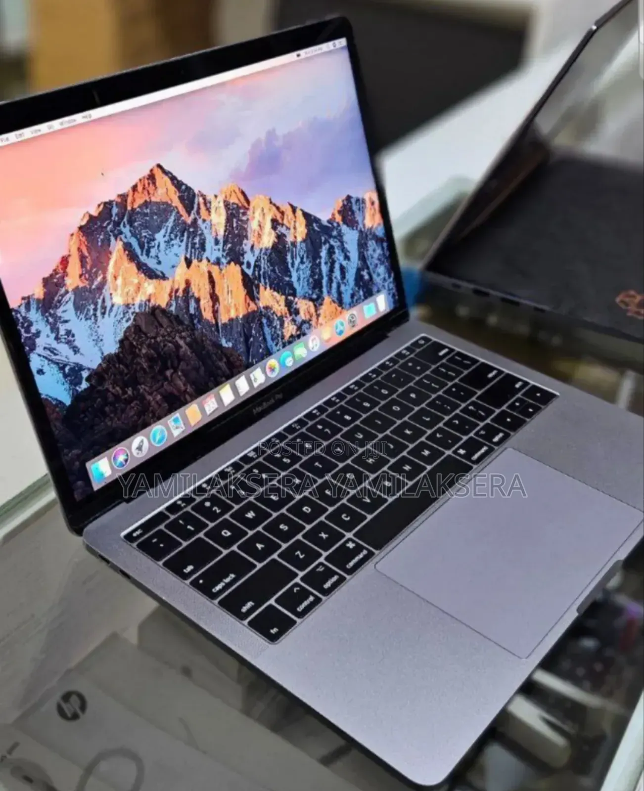 New Laptop Apple MacBook Pro 2017 8GB Intel Core i5 SSD 256GB