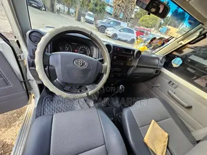 Toyota Land Cruiser 4.0 V6 EXR 2018 White