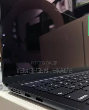 New Laptop Apple MacBook Air 2025 M4 13-inch 16GB Apple M4 SSD 512GB