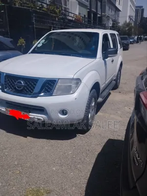 Nissan Pathfinder 2014 White