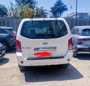 Nissan Pathfinder 2014 White