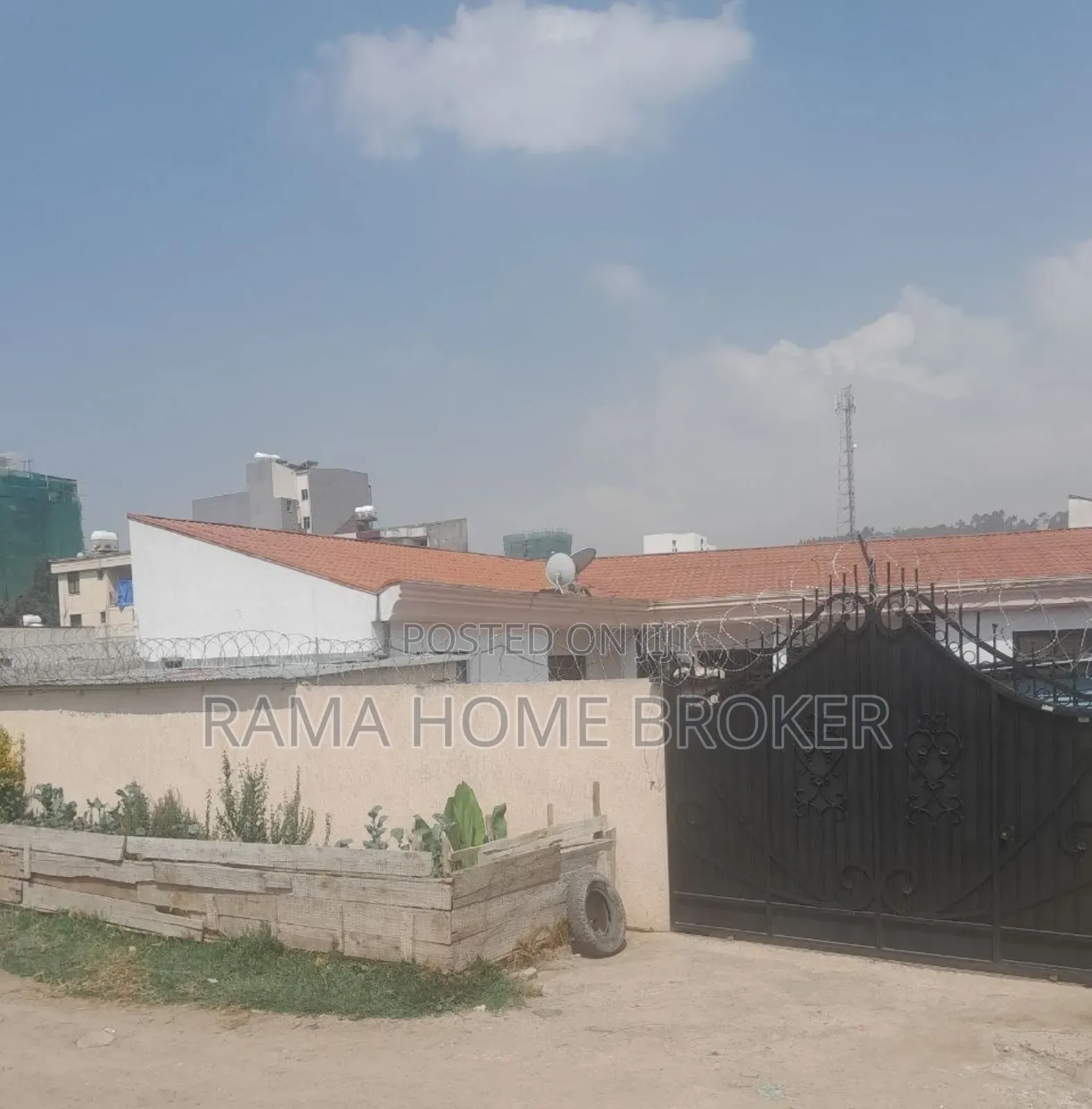 Furnished 4bdrm Villa in አያት, Yeka for sale