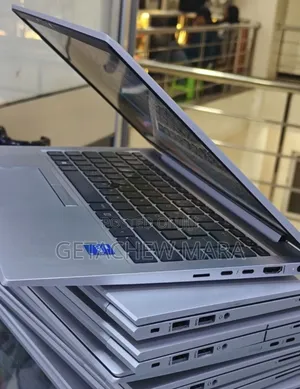 New Laptop HP EliteBook 830 G8 16GB Intel Core i5 SSD 512GB