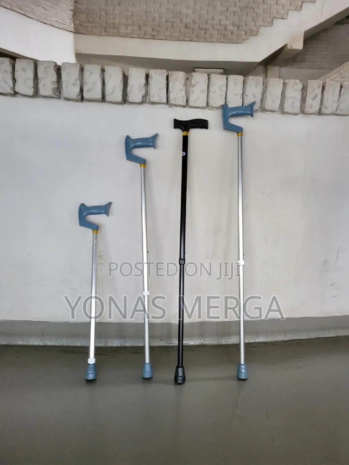 Walking Stick/Aid Extends 28 to 37 Ins.