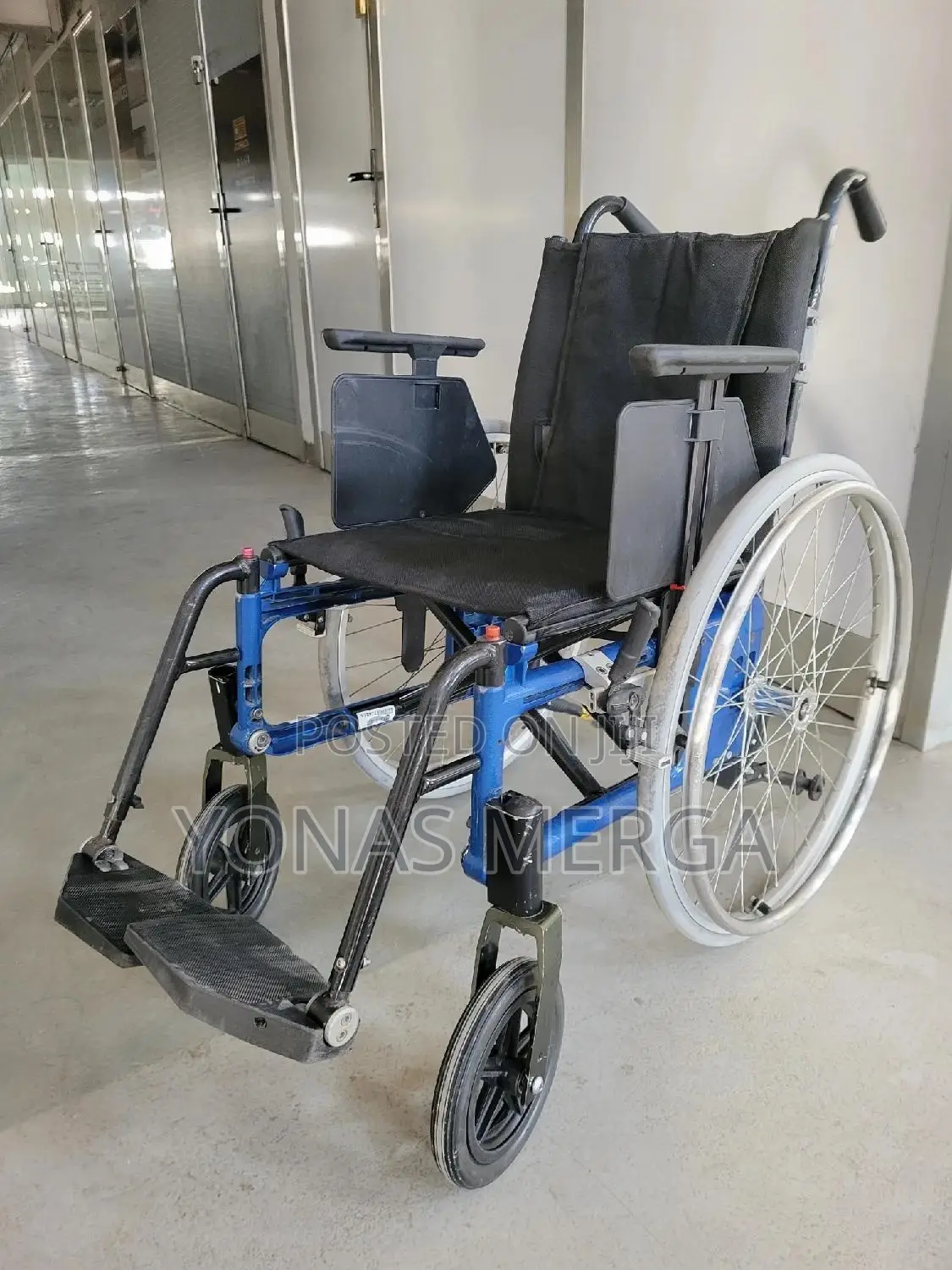 Wheelchair Self-Propelled套粵diameter: 60.9 Cm; Steel Frame: Thickness