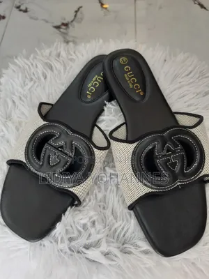 Gucii Flat