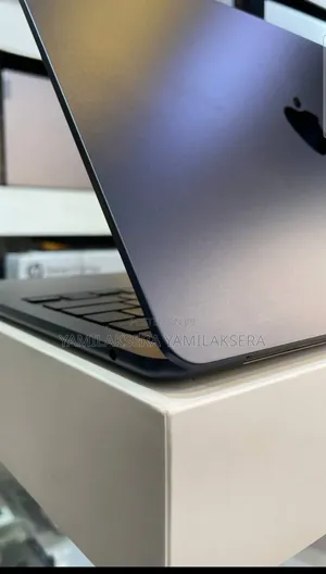 New Laptop Apple MacBook Air 2025 M4 13-inch 16GB Apple M3 SSD 512GB