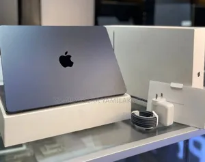 New Laptop Apple MacBook Air 2025 M4 13-inch 16GB Apple M3 SSD 512GB