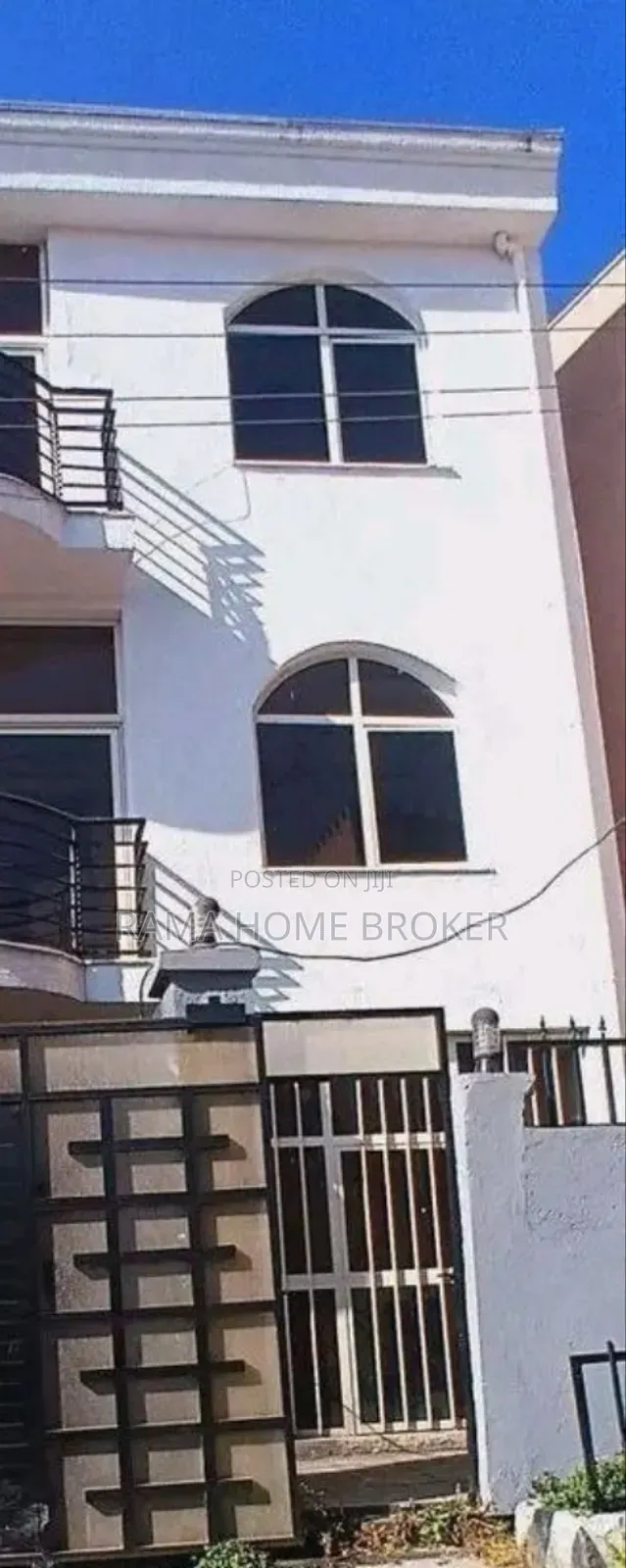 Furnished 5bdrm Apartment in አያት, Yeka for sale