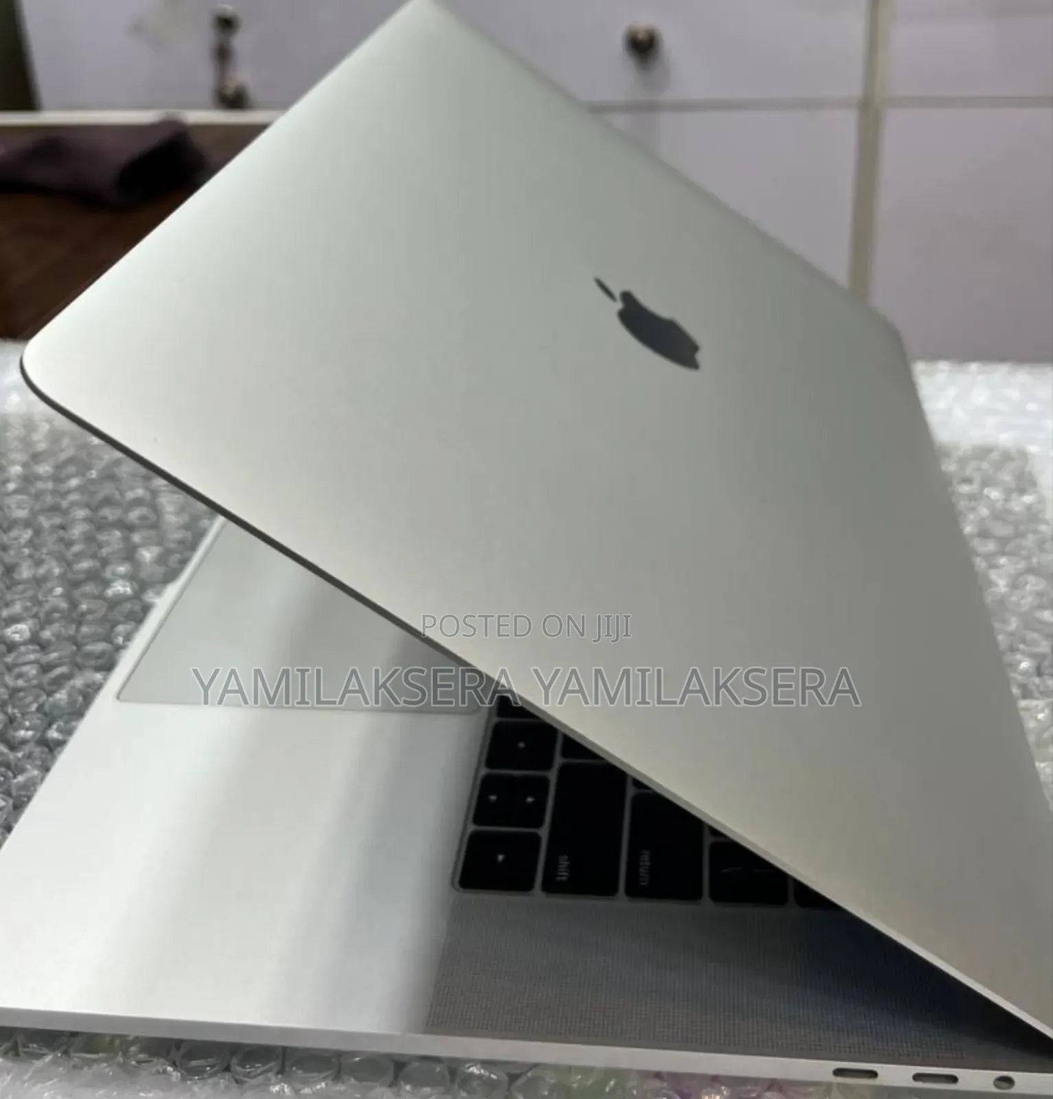 New Laptop Apple MacBook Pro 2018 16GB Intel Core i7 SSD 256GB