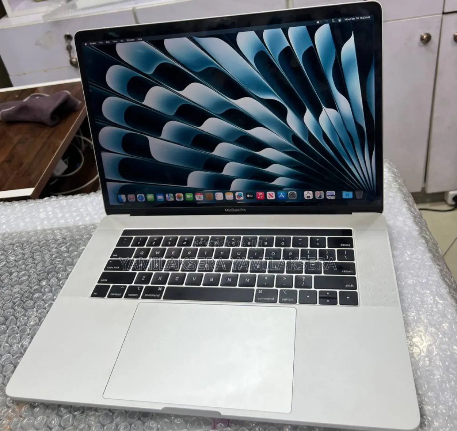 New Laptop Apple MacBook Pro 2018 16GB Intel Core i7 SSD 256GB