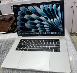 New Laptop Apple MacBook Pro 2018 16GB Intel Core i7 SSD 256GB