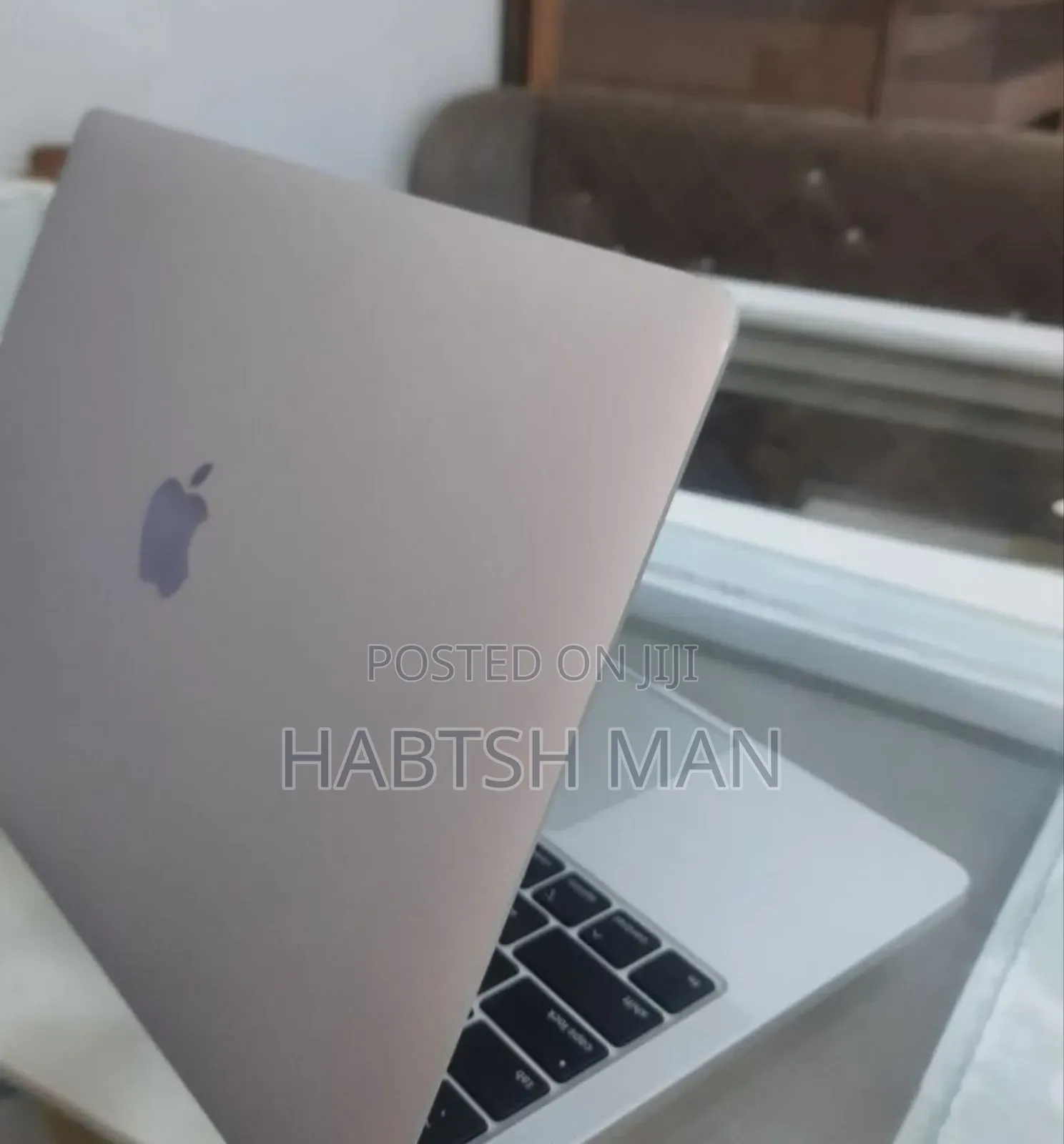 New Laptop Apple MacBook Pro 2020 8GB Intel Core i5 SSD 256GB