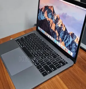 New Laptop Apple MacBook Pro 2017 8GB Intel Core i5 SSD 256GB