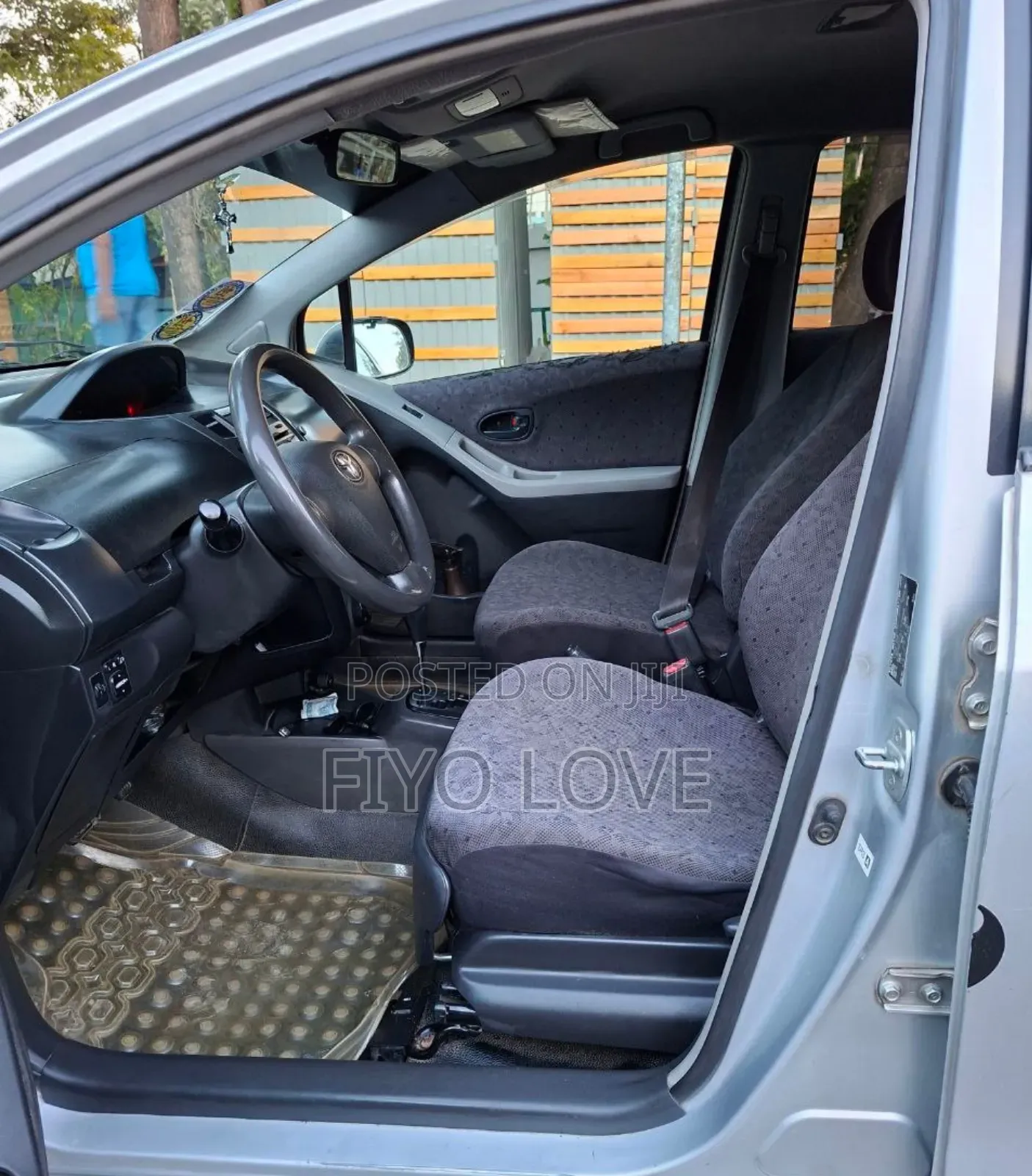 Toyota Yaris 2010 Silver