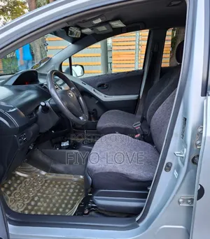 Toyota Yaris 2010 Silver