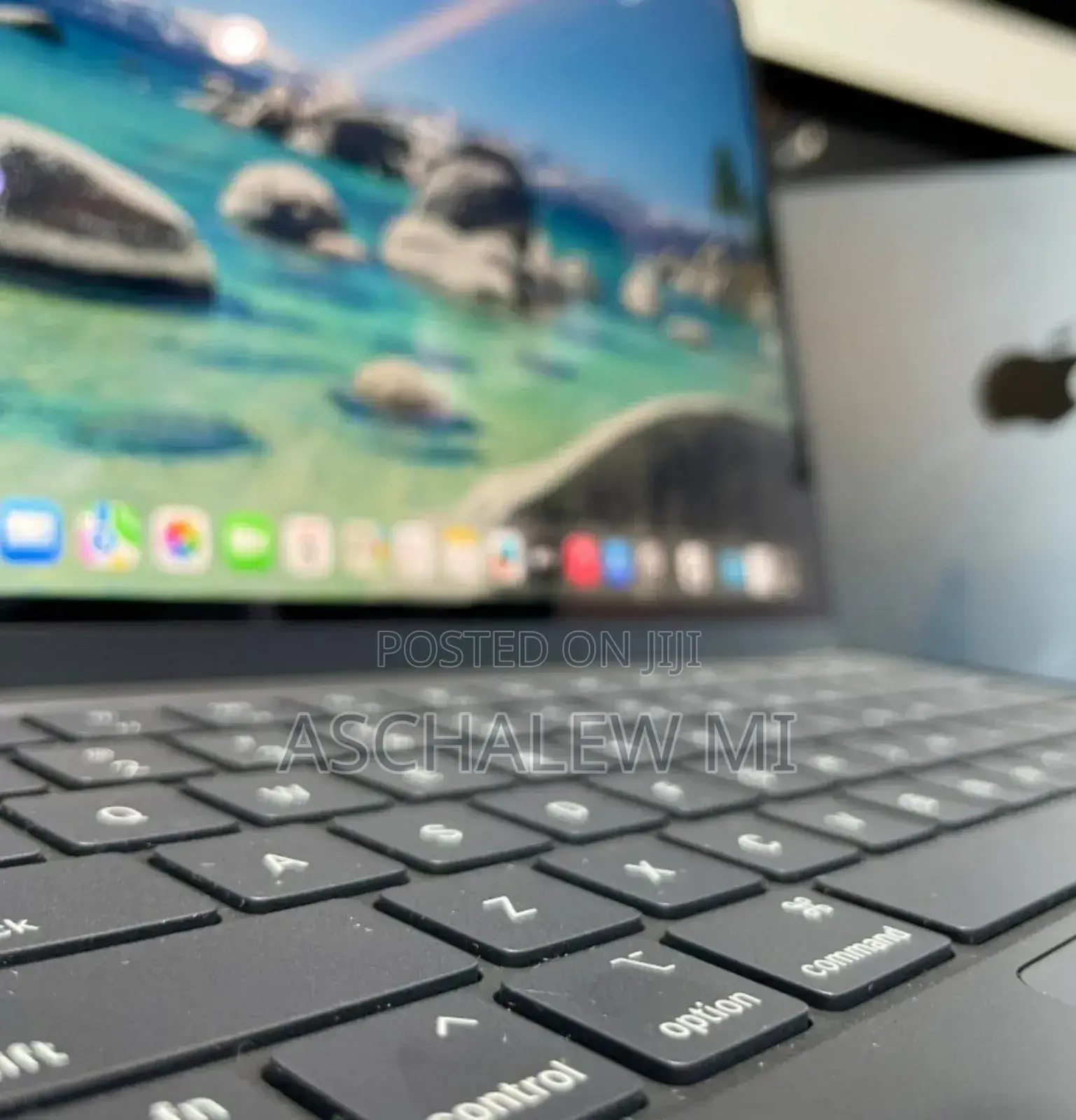 New Laptop Apple MacBook Air 2024 M3 13-inch 8GB Apple M3 SSD 256GB