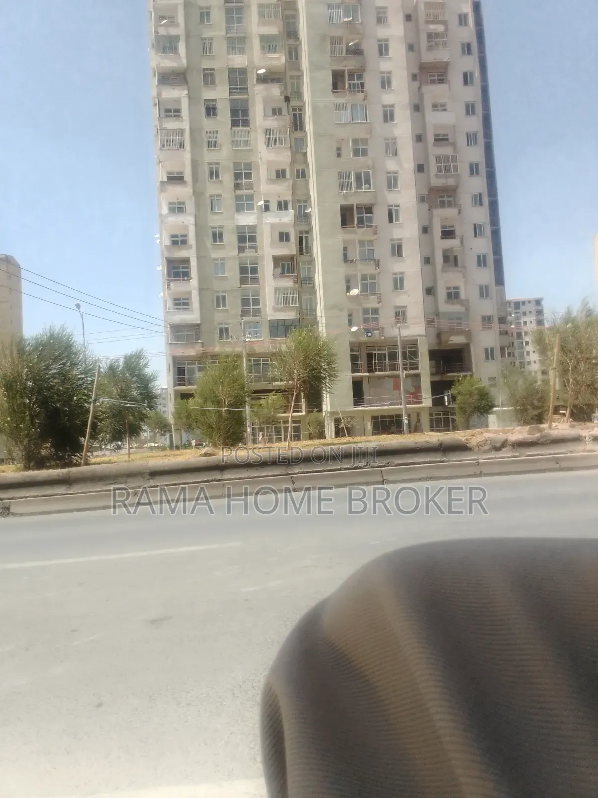 የሚሸጥ በጨረታ የተገኝ የንግድ ሱቅ50% ባንክ ይመቻቻል