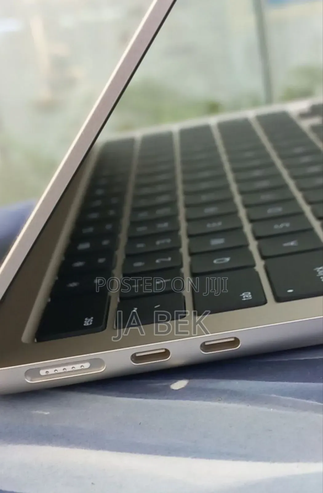 New Laptop Apple MacBook Air 2025 M4 13-inch 16GB Apple M4 SSD 256GB