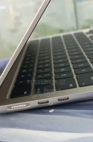 New Laptop Apple MacBook Air 2025 M4 13-inch 16GB Apple M4 SSD 256GB