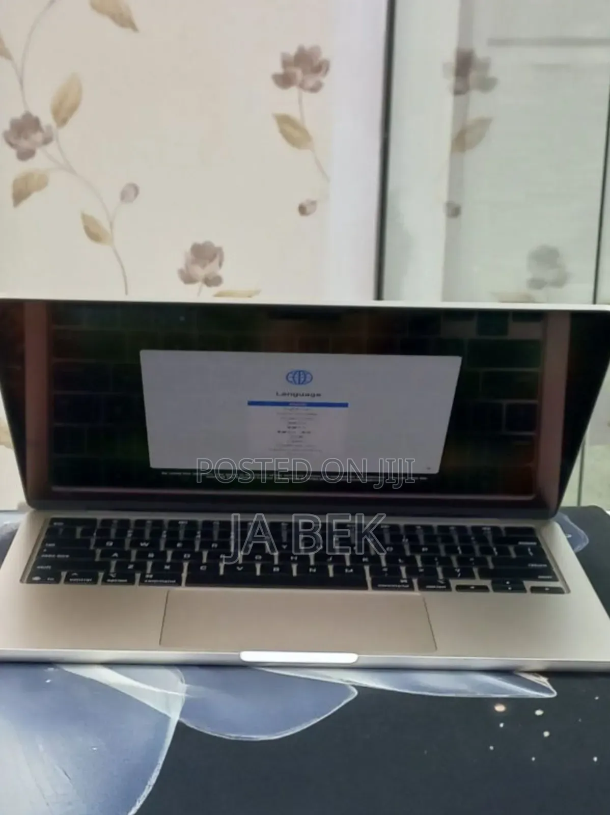 New Laptop Apple MacBook Air 2025 M4 13-inch 16GB Apple M4 SSD 256GB